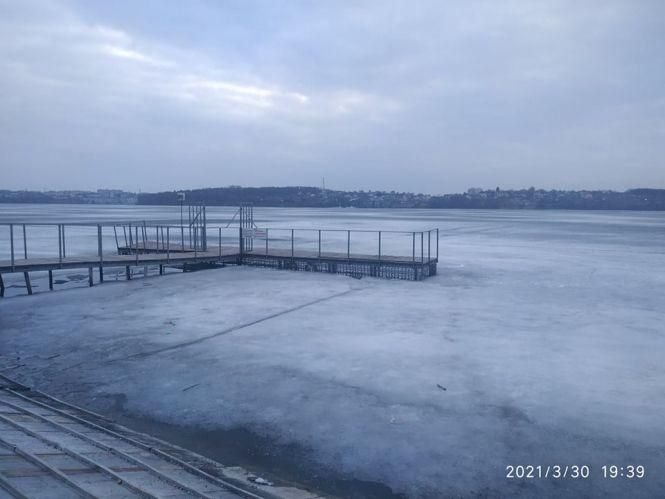 Новини Тернополя - фото з На Тернопільському ставі під лід провалилася людина. Чи врятували? (ОНОВЛЕНО)