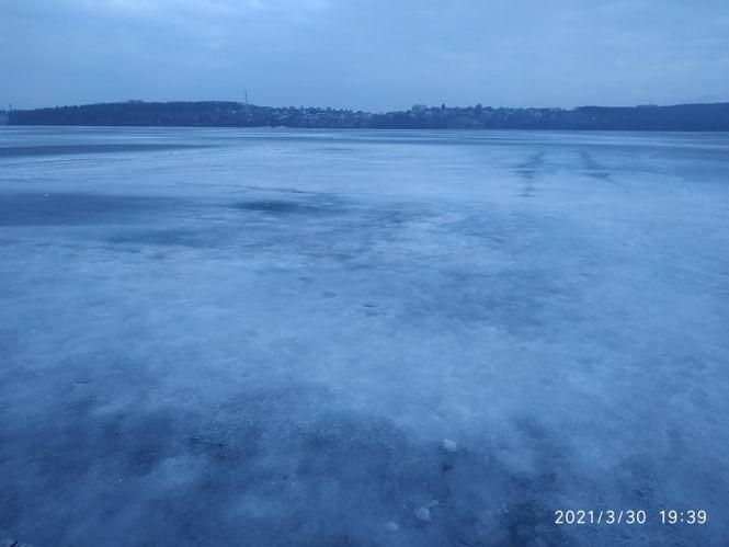 Новини Тернополя - фото з На Тернопільському ставі під лід провалилася людина. Чи врятували? (ОНОВЛЕНО)