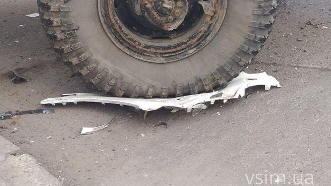 Новини Хмельницького - фото з ДТП на Чорновола: Porshe не пропустив ГАЗ і той в'їхав у світлофор (ФОТО, ВІДЕО)