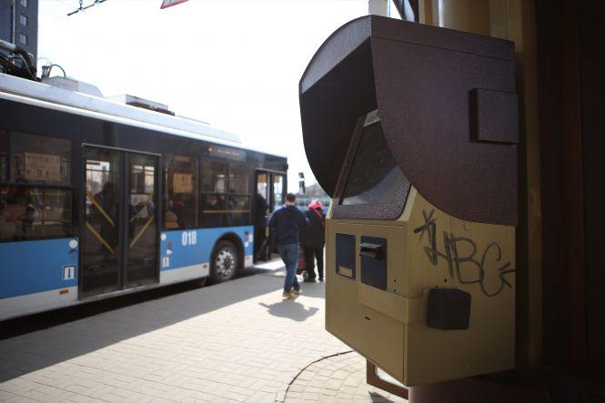 Новини Вінниці - фото з У Вінниці знову можна платити за проїзд у транспорті готівкою. Але система має чимало недоліків