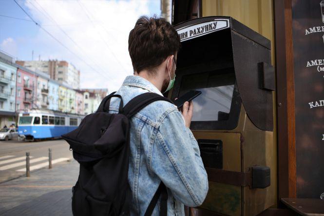 Новини Вінниці - фото з У Вінниці знову можна платити за проїзд у транспорті готівкою. Але система має чимало недоліків