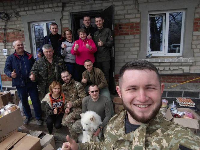 Новини Хмельницького - фото з Нетиповий священник: з гітарою та собакою поїхав на Схід, а в костелі відкрив музей війни