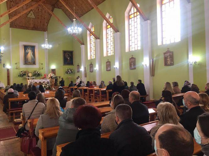 Новини Вінниці - фото з Римо-католики святкують Великдень. Чи було під час карантину у вінницьких костелах людно?