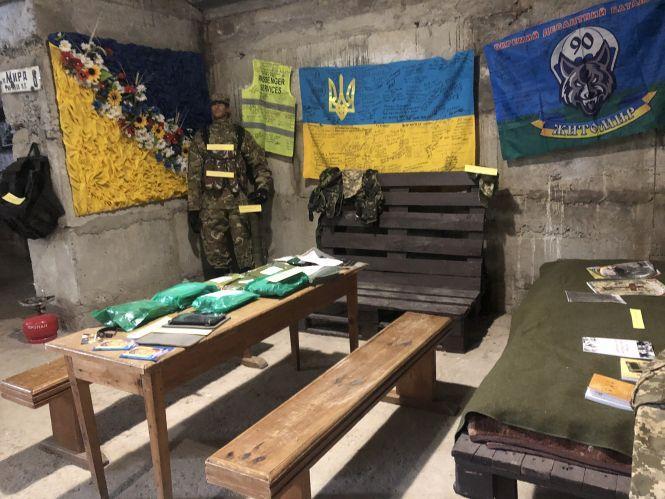 Новини Хмельницького - фото з Нетиповий священник: з гітарою та собакою поїхав на Схід, а в костелі відкрив музей війни