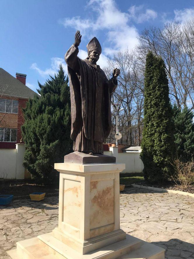 Новини Вінниці - фото з Римо-католики святкують Великдень. Чи було під час карантину у вінницьких костелах людно?