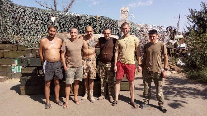 Новини Хмельницького - фото з Нетиповий священник: з гітарою та собакою поїхав на Схід, а в костелі відкрив музей війни