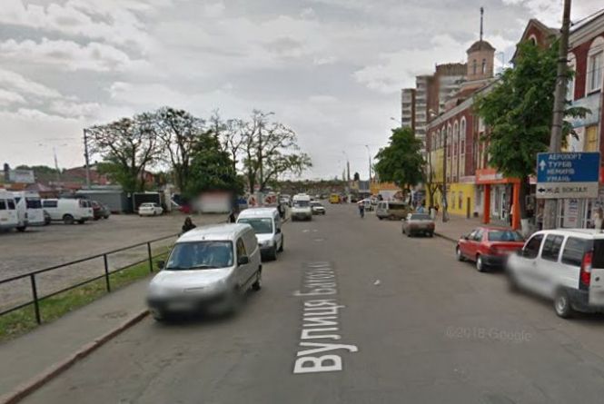 Новини Вінниці - фото з Іменини авторитета та пожежа на набережній: важливе за 5 квітня на 20minut.ua І для водіїв, і для пішоходів. На два місяці перекрили вулицю Батозьку