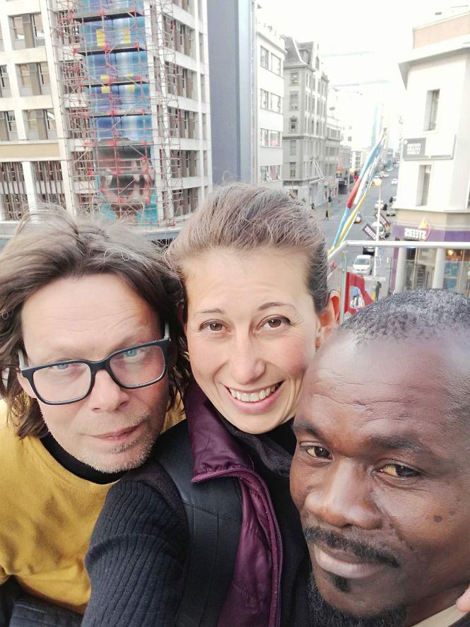 Новини Вінниці - фото з З Південної Африки до Вінниці: художник Олександр Никитюк презентував виставку «Маскування»