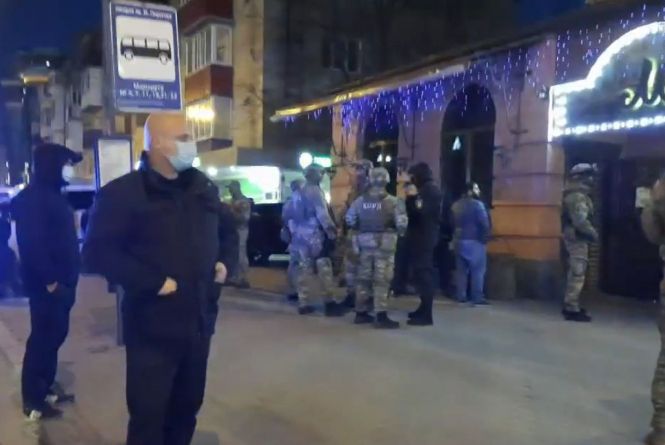 Новини Вінниці - фото з Іменини авторитета та пожежа на набережній: важливе за 5 квітня на 20minut.ua Кримінальний авторитет та спецоперація поліції: що відбувалось біля «Марселя» на Пирогова?