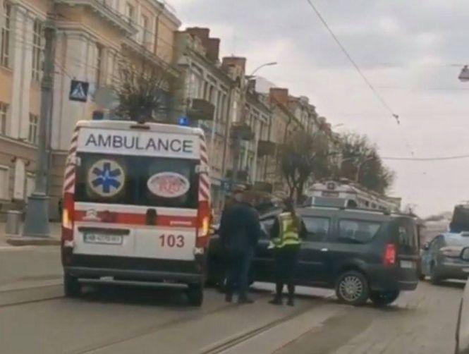 Новини Вінниці - фото з На Соборній в аварію потрапила карета швидкої. Перші деталі ДТП