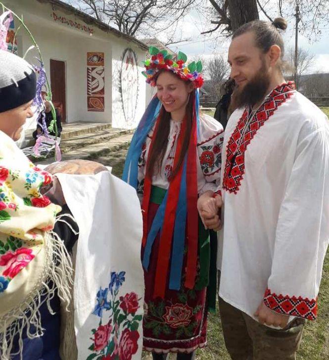 Новини Вінниці - фото з Незвичне весілля на березі Дністра: наречена без фати, молодята у кросівках, але щасливі