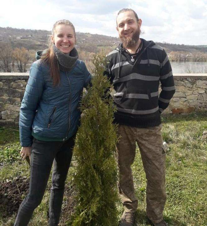 Новини Вінниці - фото з Незвичне весілля на березі Дністра: наречена без фати, молодята у кросівках, але щасливі