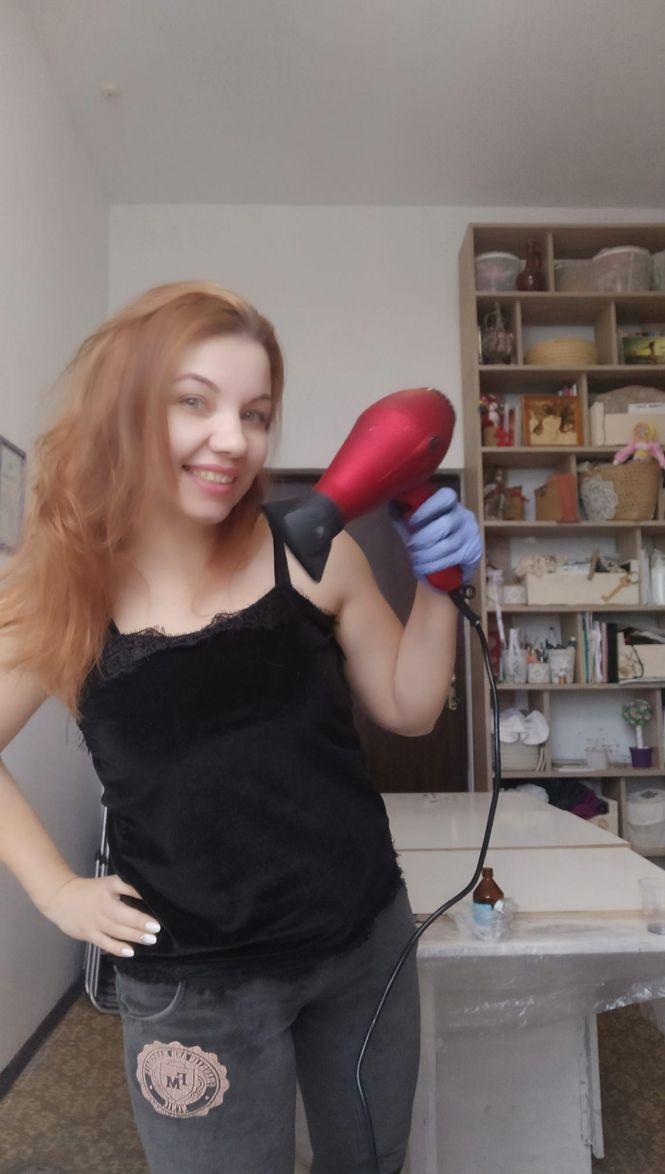 Новини Вінниці - фото з Чорнила зі спиртом, фен і творча інтуїція: як художниця з Хмільника створює унікальні картини