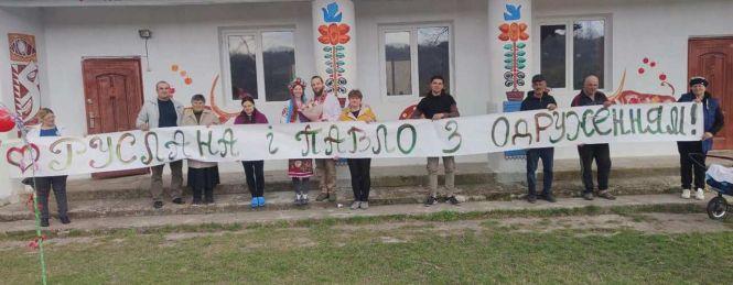 Новини Вінниці - фото з Незвичне весілля на березі Дністра: наречена без фати, молодята у кросівках, але щасливі