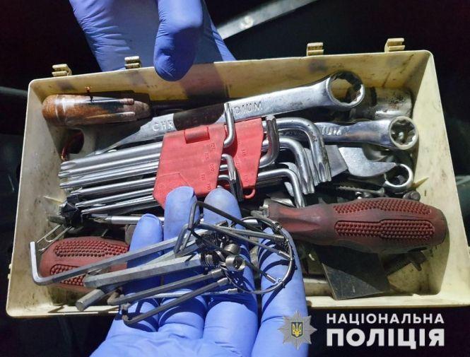 Новини Вінниці - фото з Працювали професійно, крали лише цінне. Судитимуть трьох бандитів, які грабували оселі