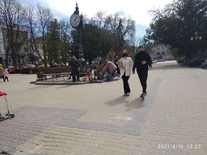 Новини Тернополя - фото з Замальовки з весняного Тернополя: як містяни проводять вихідний (ФОТОРЕПОРТАЖ)