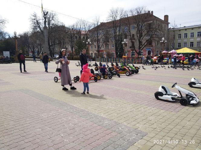 Новини Тернополя - фото з Замальовки з весняного Тернополя: як містяни проводять вихідний (ФОТОРЕПОРТАЖ)