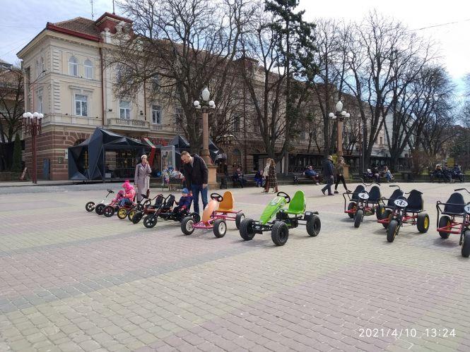 Новини Тернополя - фото з Замальовки з весняного Тернополя: як містяни проводять вихідний (ФОТОРЕПОРТАЖ)