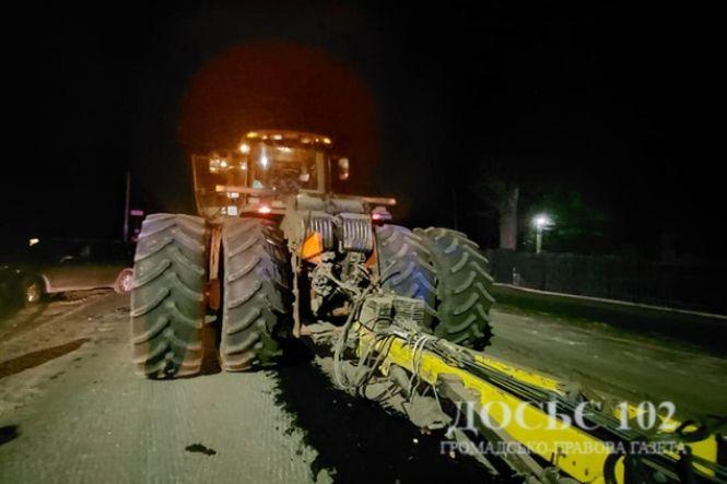 Новини Тернополя - фото з ДТП на Тернопільщині: не розминулись позашляховик та трактор. Є постраждалі