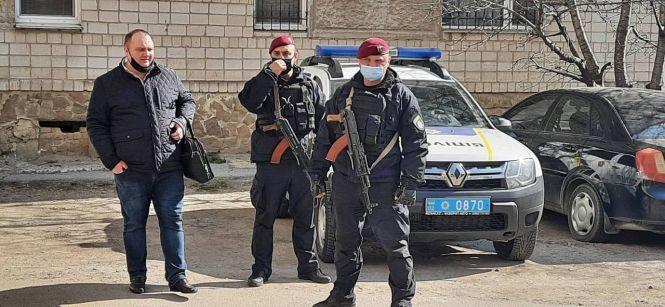 Новини Вінниці - фото з «О шостій ранку почали «виносити» двері»: чому до активіста Черкаса прийшли з обшуком