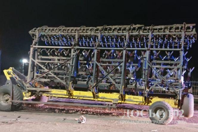 Новини Тернополя - фото з ДТП на Тернопільщині: не розминулись позашляховик та трактор. Є постраждалі