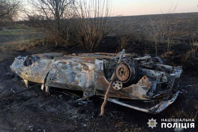Новини Хмельницького - фото з Авто злетіло з дороги та загорілось. У ДТП на Хмельниччині постраждали дві людини (ОНОВЛЕНО)