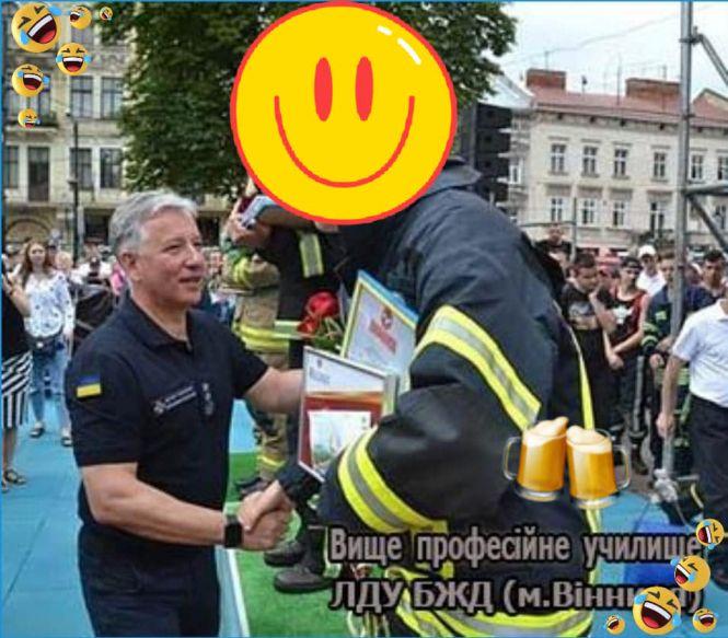 Новини Вінниці - фото з «Розвалив паркан сусідам, бігав за ними з сокирою». Оскандалився ще один викладач училища МНС