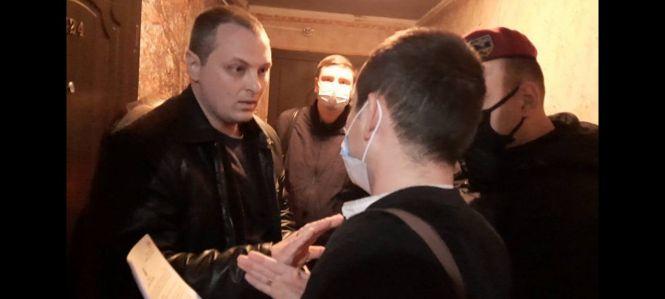 Новини Вінниці - фото з «О шостій ранку почали «виносити» двері»: чому до активіста Черкаса прийшли з обшуком
