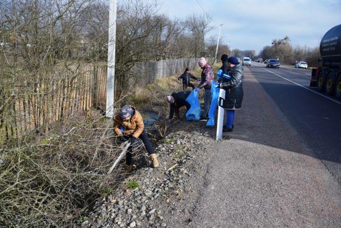 Новини Житомира - фото з Космічний суботник в Оліївській громаді
