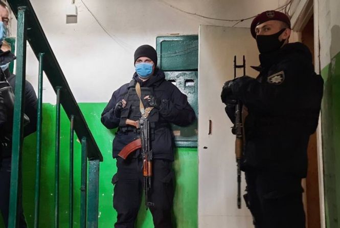 Новини Вінниці - фото з ТОП новин тижня: найцікавіше на 20minut.ua від 12 до 19 квітня, що ви могли пропустити «О шостій ранку почали «виносити» двері»: чому до активіста Черкаса прийшли з обшуком