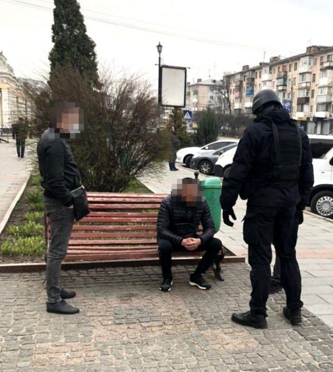 Новини Житомира - фото з Збували підроблені долари на Житньому ринку: у Житомирі викрили та затримали фальшивомонетників