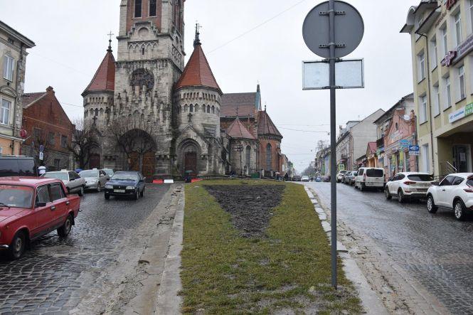Новини Тернополя - фото з Шкода більша, ніж 3-4-бальний землетрус: науковці назвали причину тріщин Домініканського костелу Чорткова