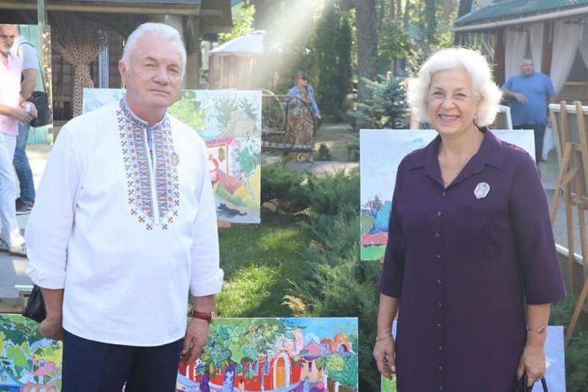 Новини Вінниці - фото з Вона душа «Барвінку» і мама для всіх «барвінчат». Як вчитель історії створив уславлений колектив танцю