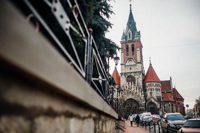 Новини Тернополя - фото з Шкода більша, ніж 3-4-бальний землетрус: науковці назвали причину тріщин Домініканського костелу Чорткова