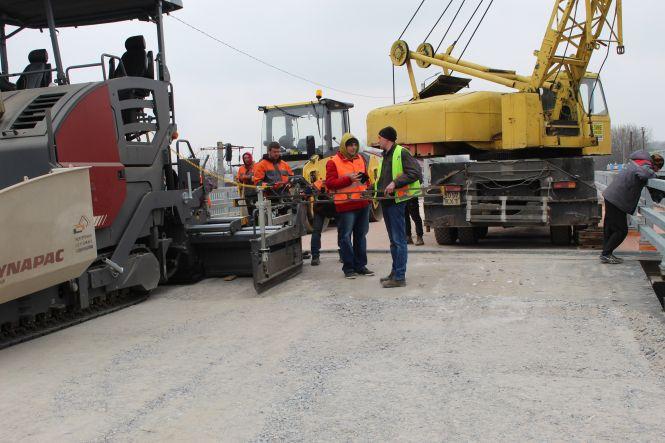 Новини Козятина - фото з Козятин у фото. Квітник на Матросова, обпалені дерева та гори сміття на кладовищі