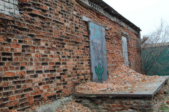 Новини Козятина - фото з Козятин у фото. Квітник на Матросова, обпалені дерева та гори сміття на кладовищі