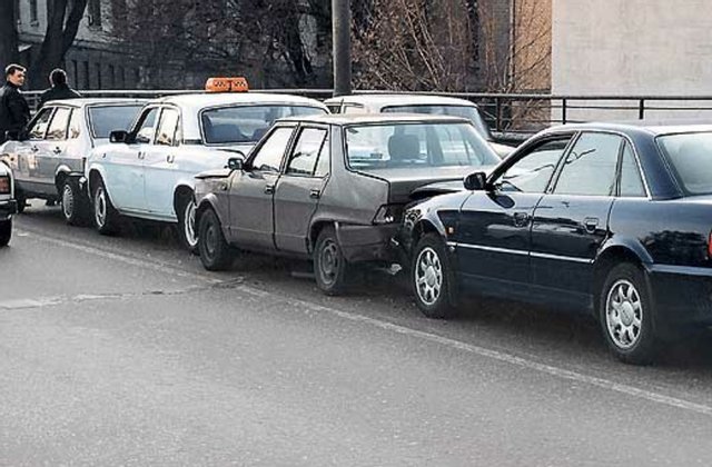 Новини Вінниці - фото з Три ситуації, коли водій, який ударив машину ззаду, не винен Три ситуації, коли водій, який ударив машину ззаду, не винен - фото 455942
