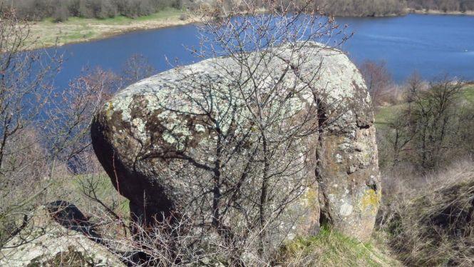 Новини Вінниці - фото з «Це справжній музей каменів…» Пропонуємо оглянути дивовижні зображення на березі Бугу