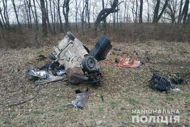 Новини Тернополя - фото з На Збаражчині авто врізалось у вантажівку, а після цього злетіло у кювет. Водій загинув на місці ДТП