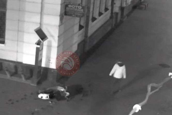 Новини Вінниці - фото з Затори, перегони з поліцією та обвалений міст: важливе за 20 квітня на 20minut.ua На Соборній п'яний чоловік трощив урни, лавки та транспорт. Подію зняли камери