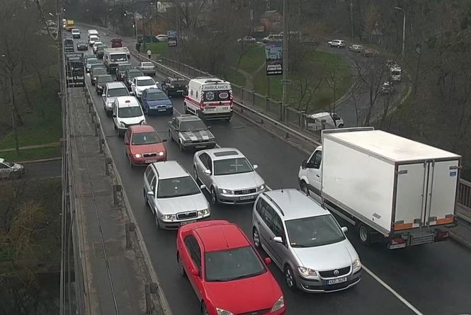 Новини Вінниці - фото з Затори, перегони з поліцією та обвалений міст: важливе за 20 квітня на 20minut.ua Вінниця у заторах. Через аварії місто поринуло у тягнучки