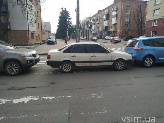 Новини Хмельницького - фото з У ДТП на Кам'янецькій потрапило одразу три авто (ФОТО)