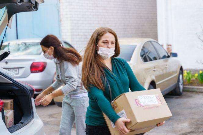 Новини Вінниці - фото з Гостинці на передову.  Садочки міста зібрали гуманітарний вантаж для наших воїнів