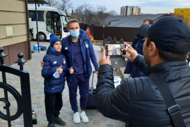 Новини Тернополя - фото з Якого покарання вимагає батько школяра для Устинова, який вистрелив у його сина з рушниці. ЕКСКЛЮЗИВ «Динамо» у Тернополі зустріли вболівальники. З ними — і Максим, якому клуб допоміг після поранення