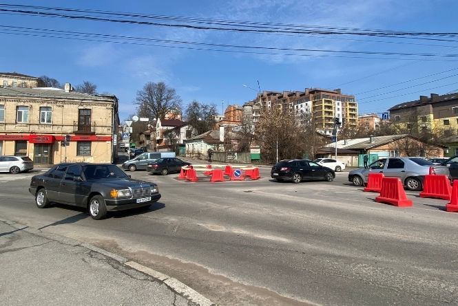 Коло на Коріатовичів не працює, як треба. Можуть повернути світлофори