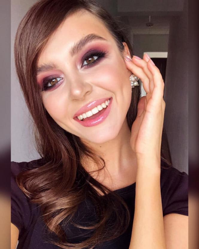 На зображенні може бути: Julia Moseiko та smiling