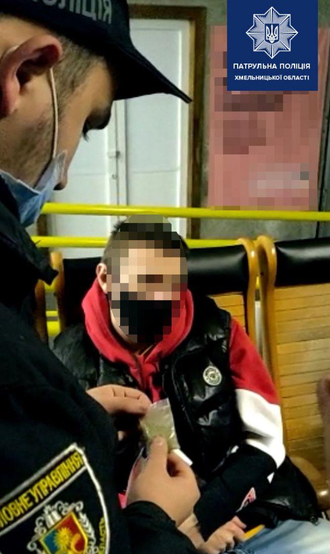 Новини Хмельницького - фото з На вулицях Хмельницького спіймали 4 молодиків з наркотиками (ФОТО)