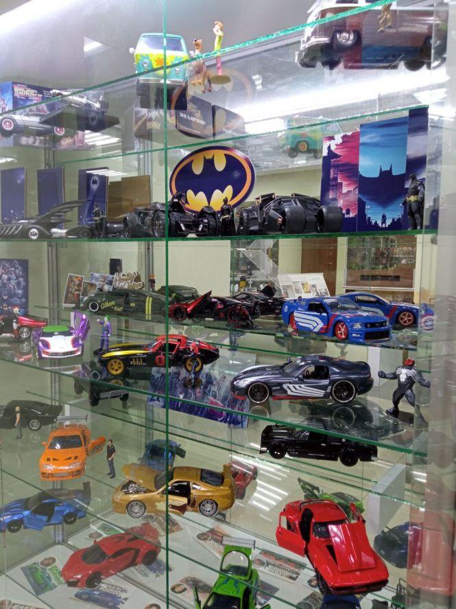 Новини Вінниці - фото з Бетмобіль, фургончик Скубі-Ду, Делоріан: якою буде нова експозиція у музеї моделей транспорту