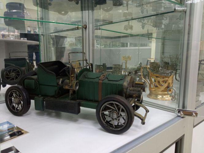 Новини Вінниці - фото з Бетмобіль, фургончик Скубі-Ду, Делоріан: якою буде нова експозиція у музеї моделей транспорту