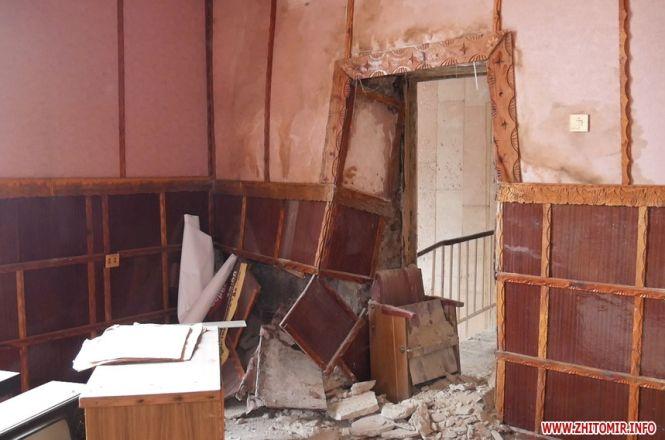 Новини Житомира - фото з Мільйон на папери: поки "Жовтень" руйнується, влада втретє виділяє кошти на проєкт